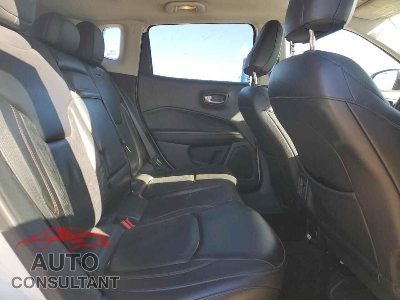 JEEP COMPASS 2018 - 3C4NJDCB7JT135651