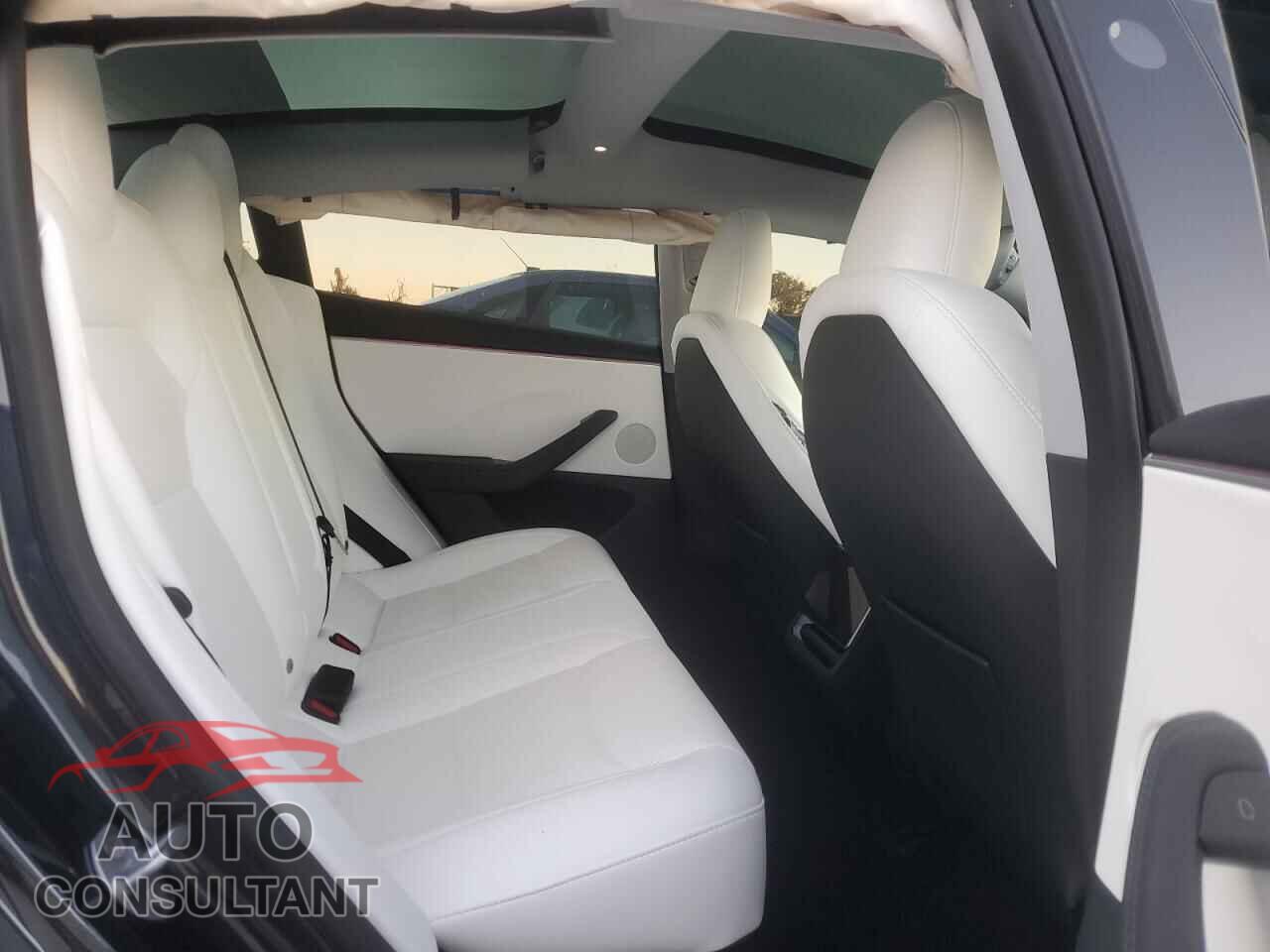 TESLA MODEL 3 2025 - 5YJ3E1EA0SF066963