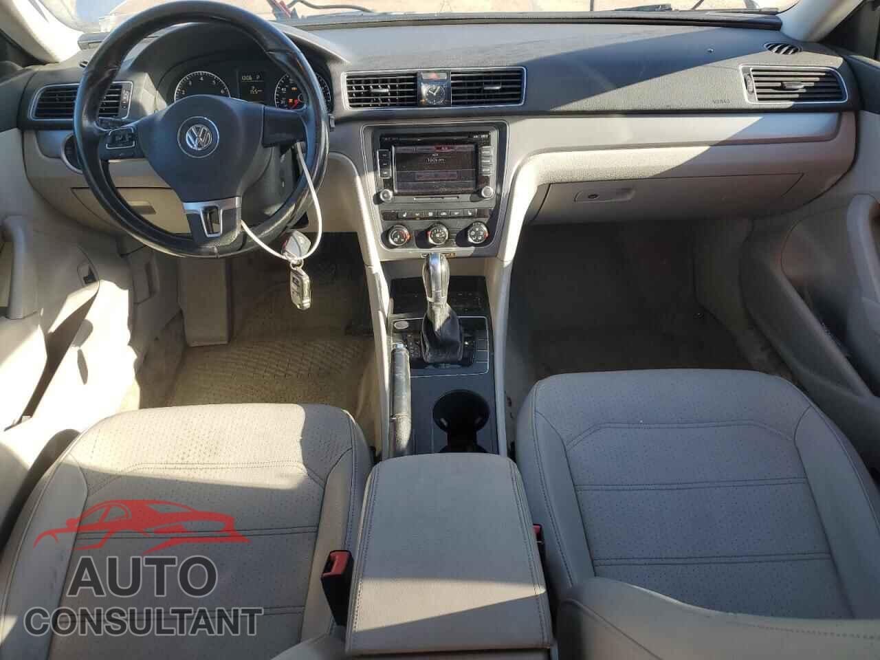 VOLKSWAGEN PASSAT 2015 - 1VWAT7A31FC081107