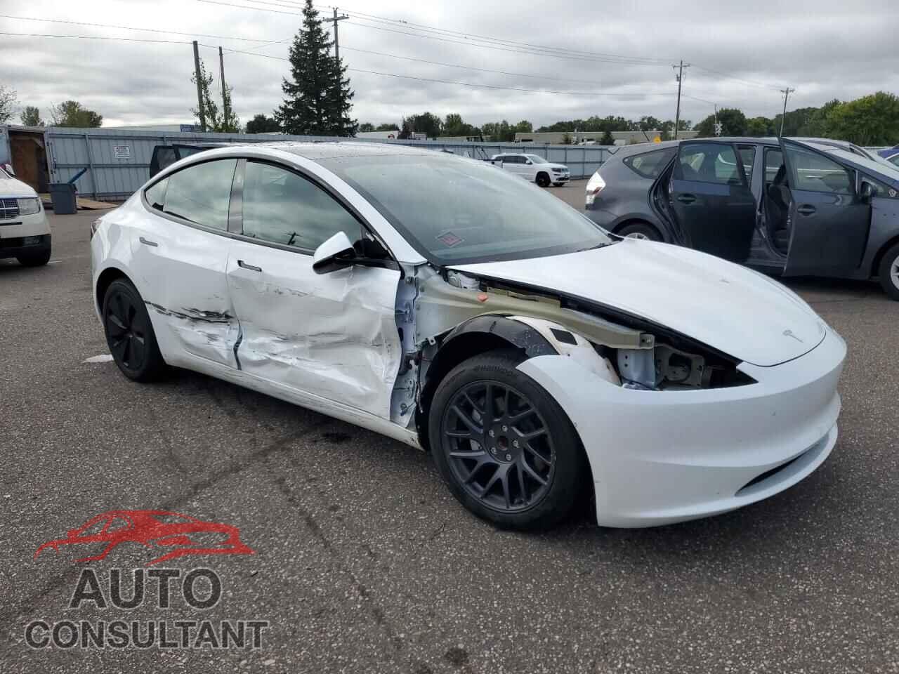 TESLA MODEL 3 2024 - 5YJ3E1EA8RF829404