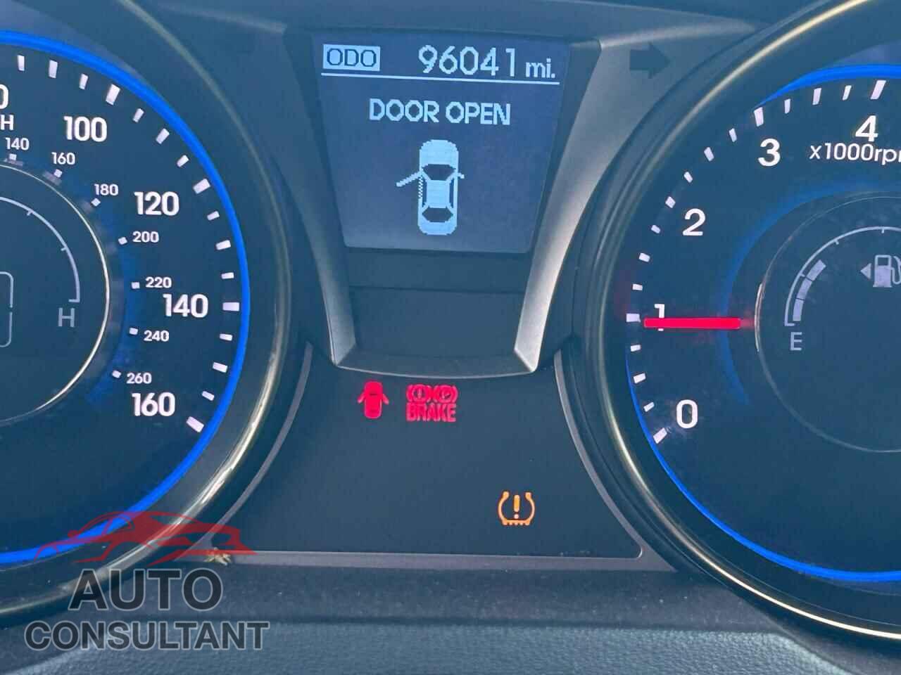 HYUNDAI GENESIS 2013 - KMHHT6KD8DU084396