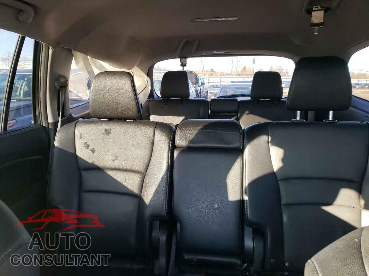 HONDA PILOT 2017 - 5FNYF6H94HB016884