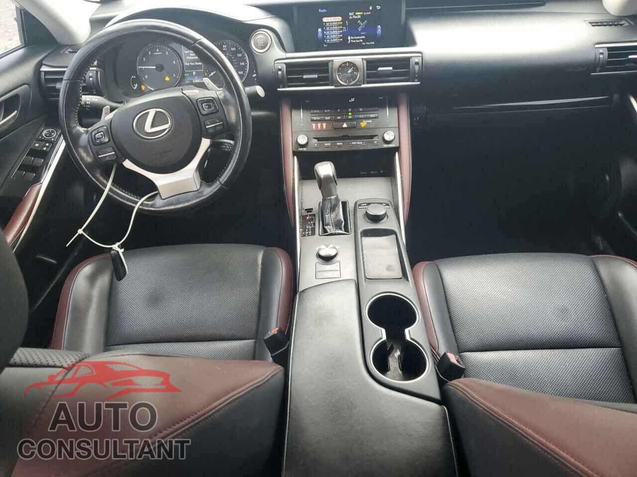 LEXUS IS 2018 - JTHBA1D27J5072954