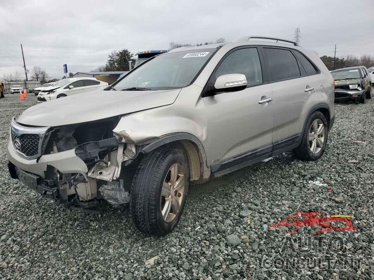 KIA SORENTO 2013 - 5XYKUDA2XDG398211