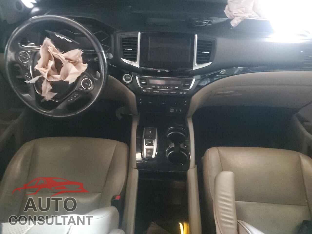 HONDA PILOT 2018 - 5FNYF6H00JB055981