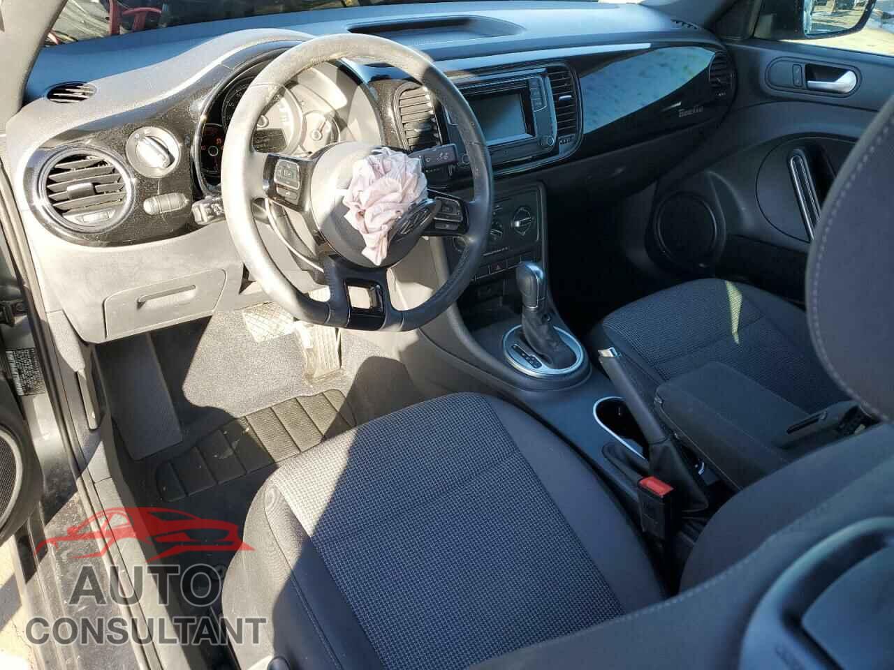 VOLKSWAGEN BEETLE 2019 - 3VWFD7AT2KM710921