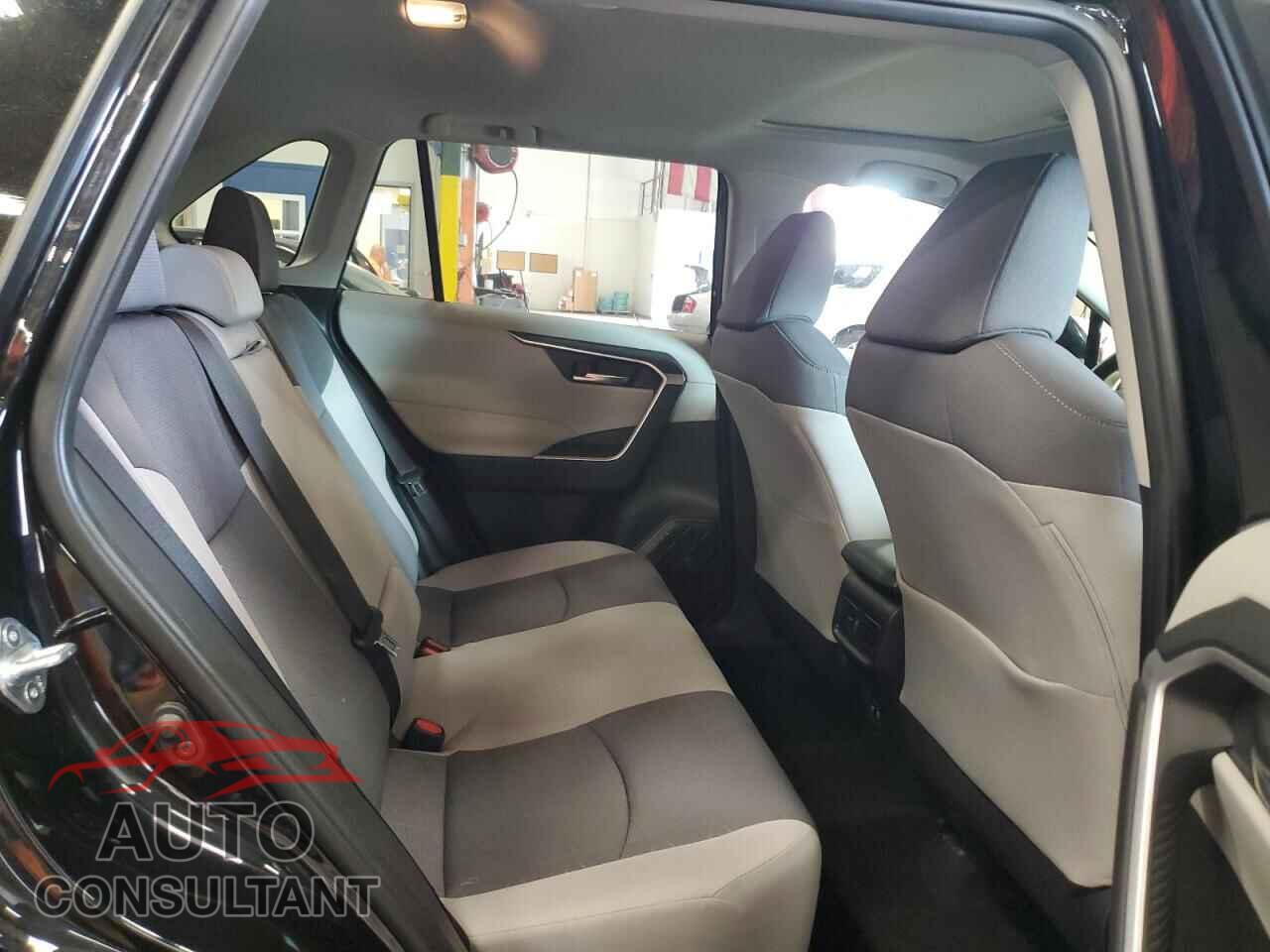 TOYOTA RAV4 2019 - JTMP1RFVXKJ025018