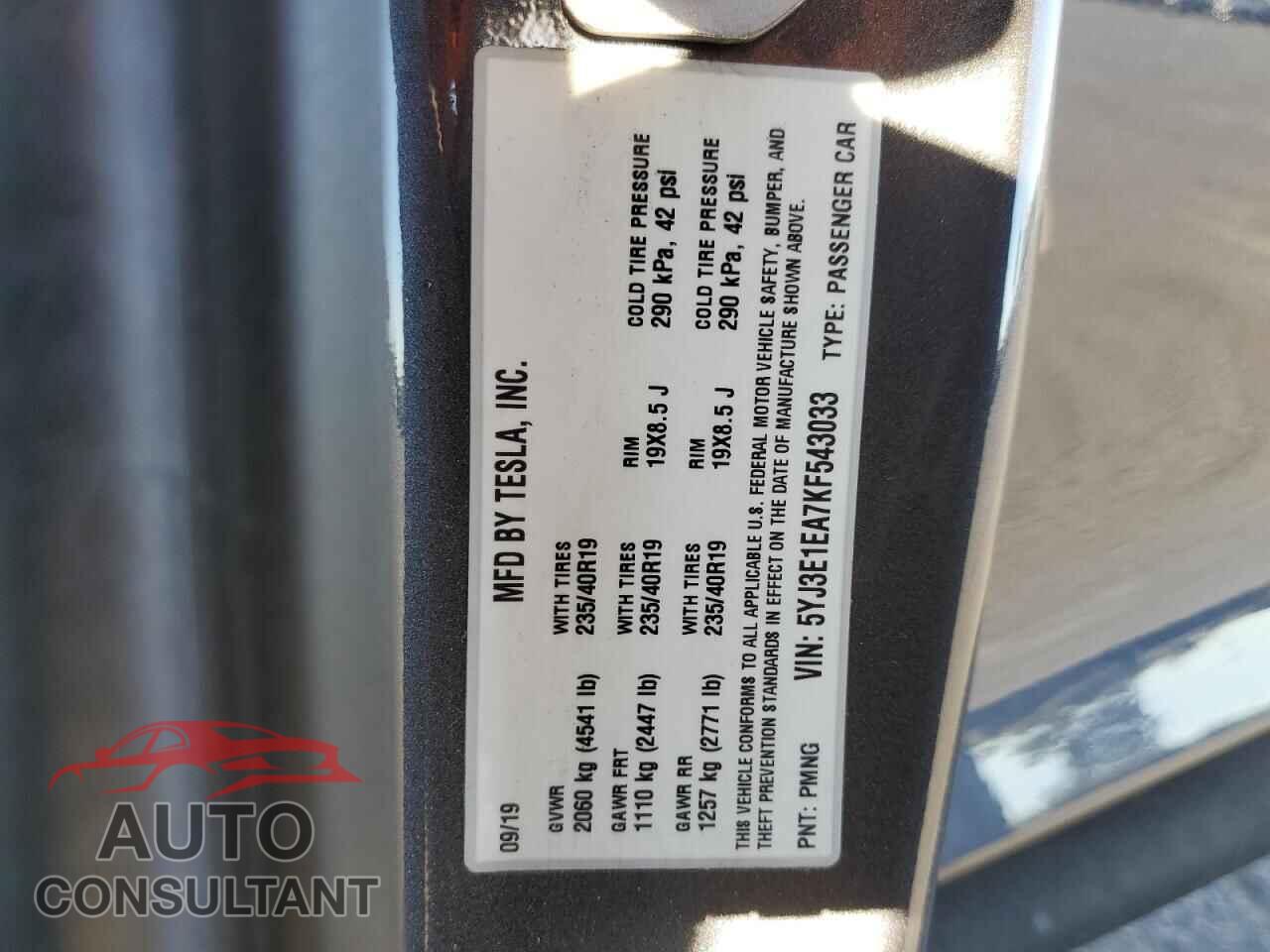 TESLA MODEL 3 2019 - 5YJ3E1EA7KF543033