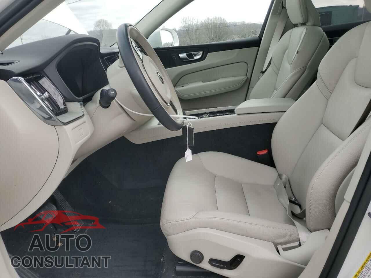 VOLVO XC60 PLUS 2023 - YV4L12RN9P1321783