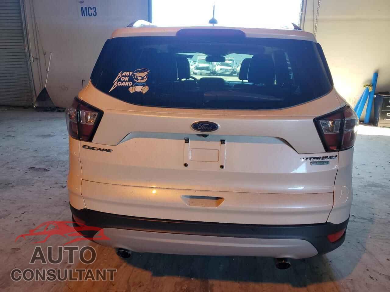 FORD ESCAPE 2017 - 1FMCU0J91HUC11626
