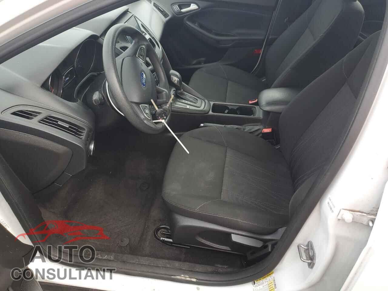 FORD FOCUS 2017 - 1FADP3F23HL285428