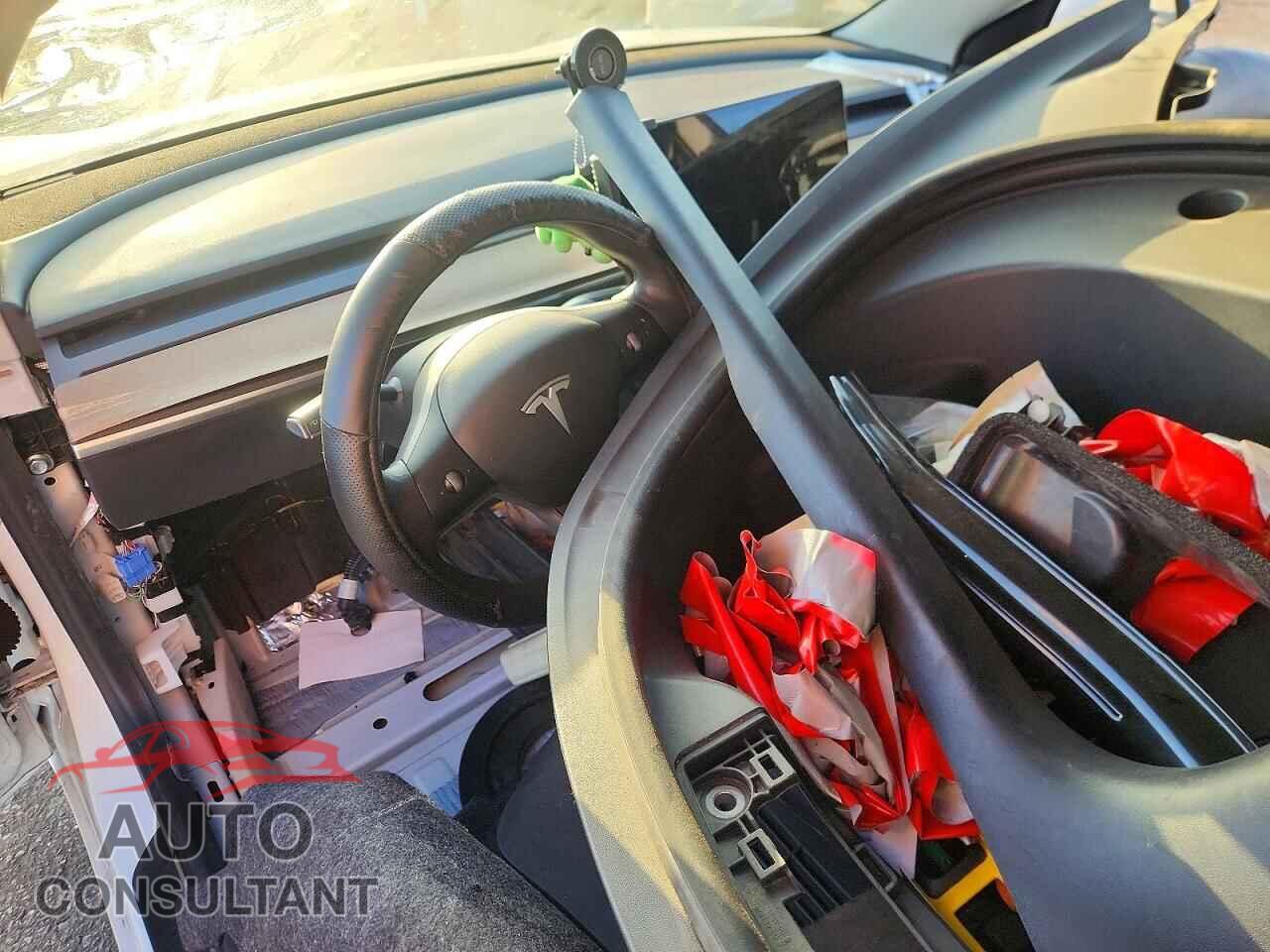 TESLA MODEL 3 2021 - 5YJ3E1EA9MF982690