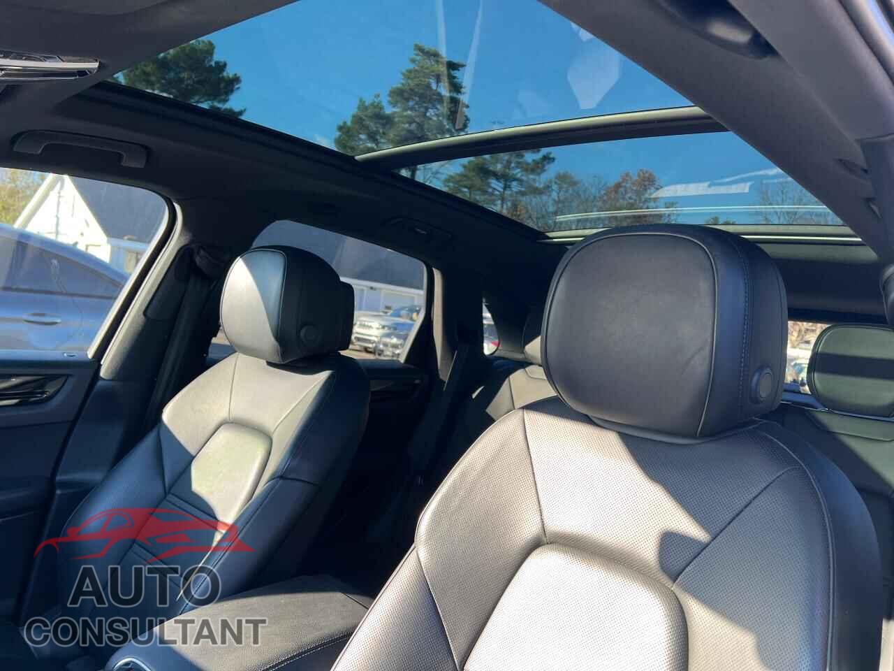 PORSCHE CAYENNE 2020 - WP1AA2AY3LDA09949