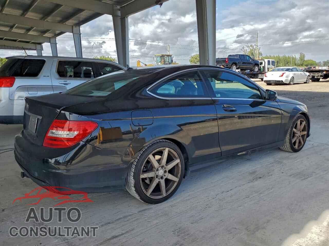 MERCEDES-BENZ C-CLASS 2013 - WDDGJ4HB3DG026913