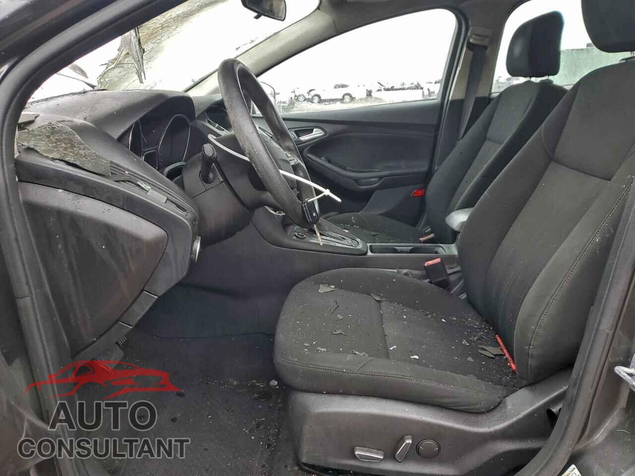 FORD FOCUS 2015 - 1FADP3F2XFL274567