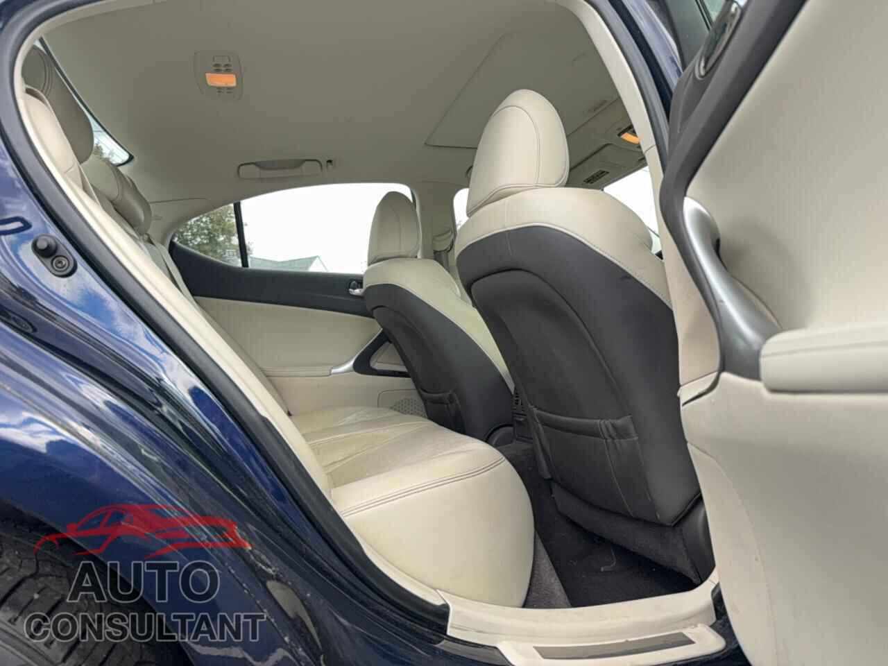 LEXUS IS 2012 - JTHCF5C26C5052907