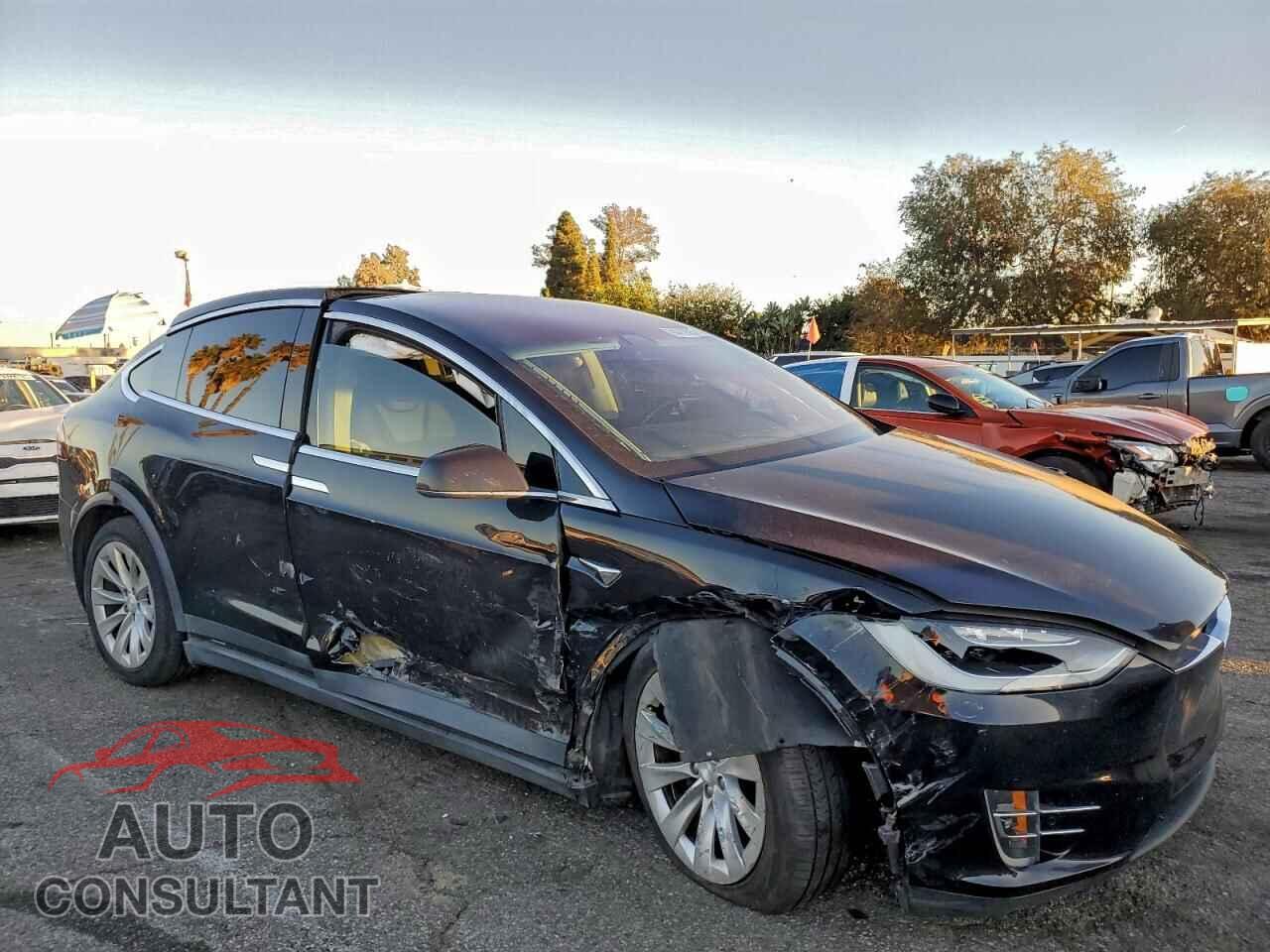 TESLA MODEL X 2018 - 5YJXCBE21JF117889