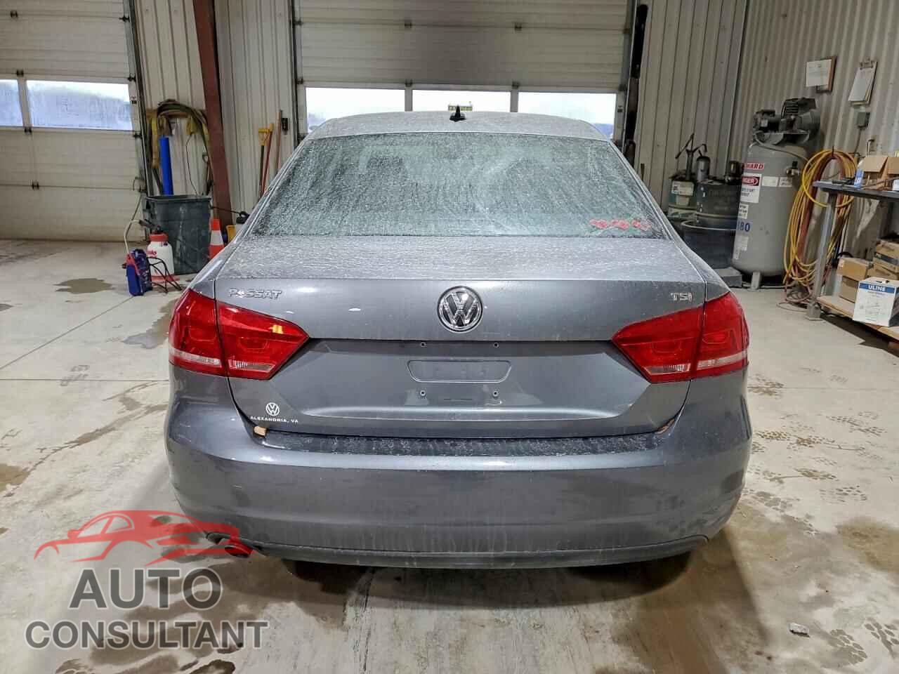 VOLKSWAGEN PASSAT 2015 - 1VWAT7A34FC040468