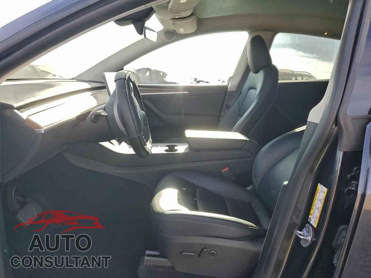 TESLA MODEL Y 2024 - 7SAYGDEE0RF077320