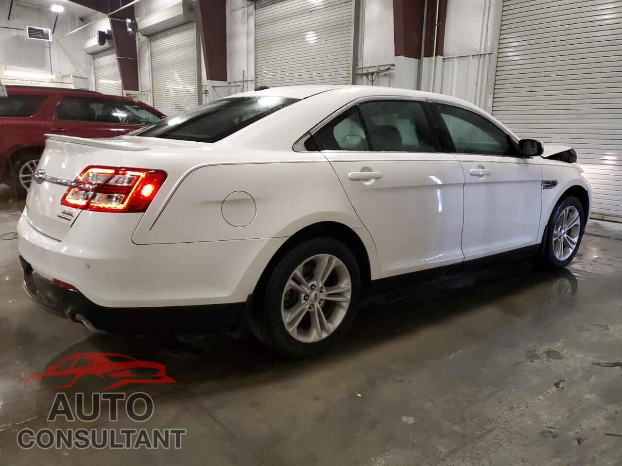 FORD TAURUS 2018 - 1FAHP2E83JG123508