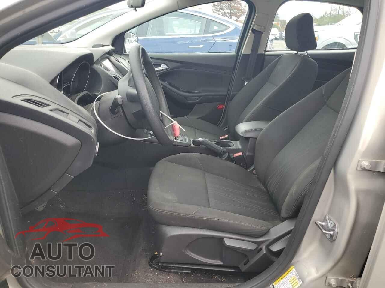 FORD FOCUS 2015 - 1FADP3F25FL275643
