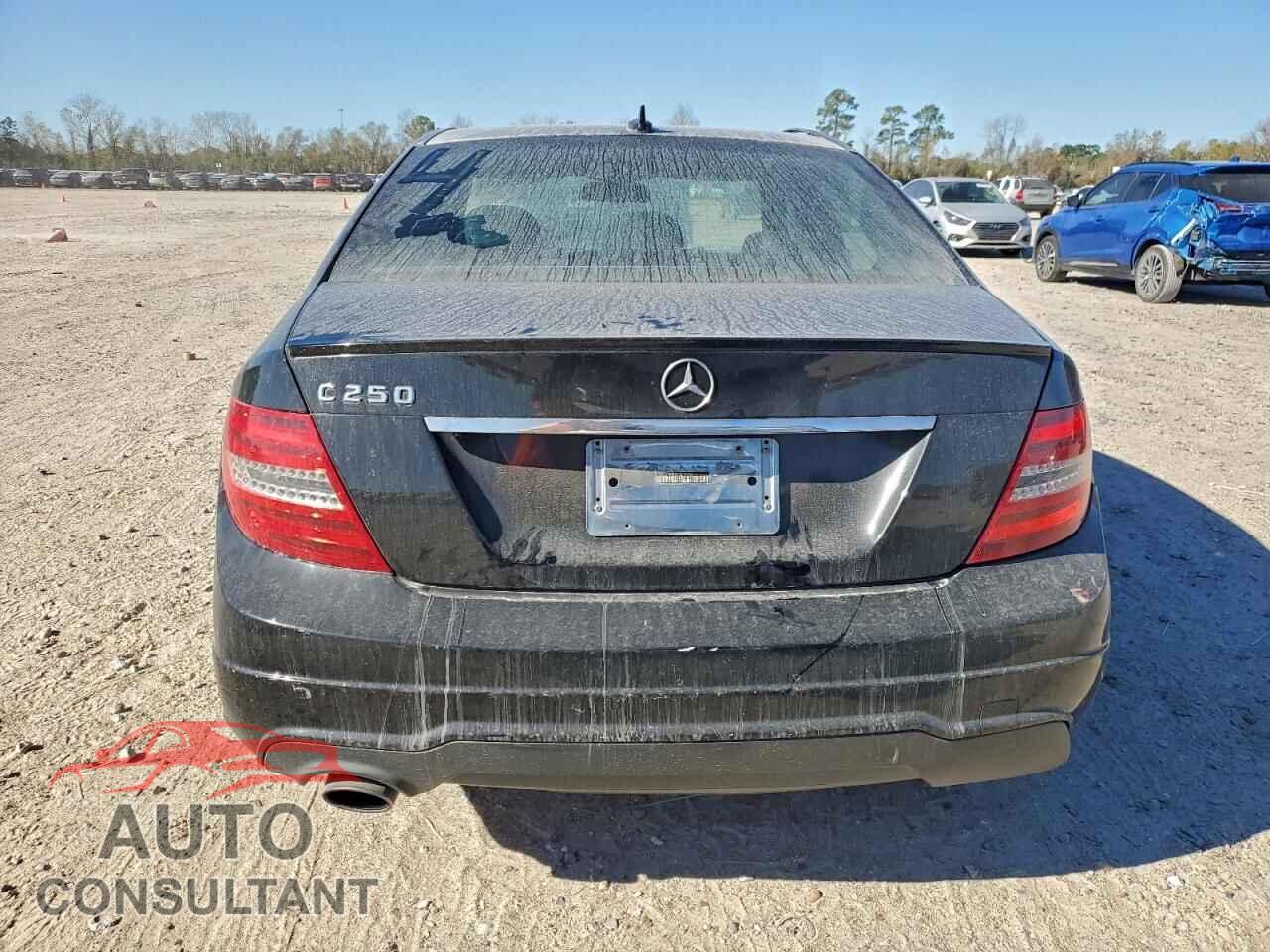 MERCEDES-BENZ C-CLASS 2012 - WDDGF4HB8CR218736