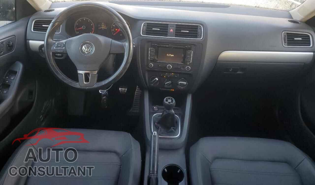 VOLKSWAGEN JETTA 2011 - 3VWGX7AJ8BM374895