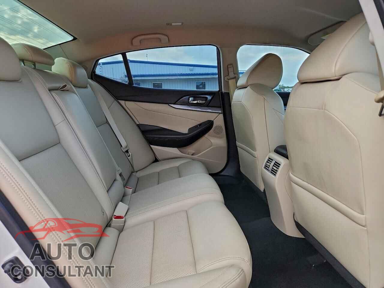 NISSAN MAXIMA 2017 - 1N4AA6AP4HC450895