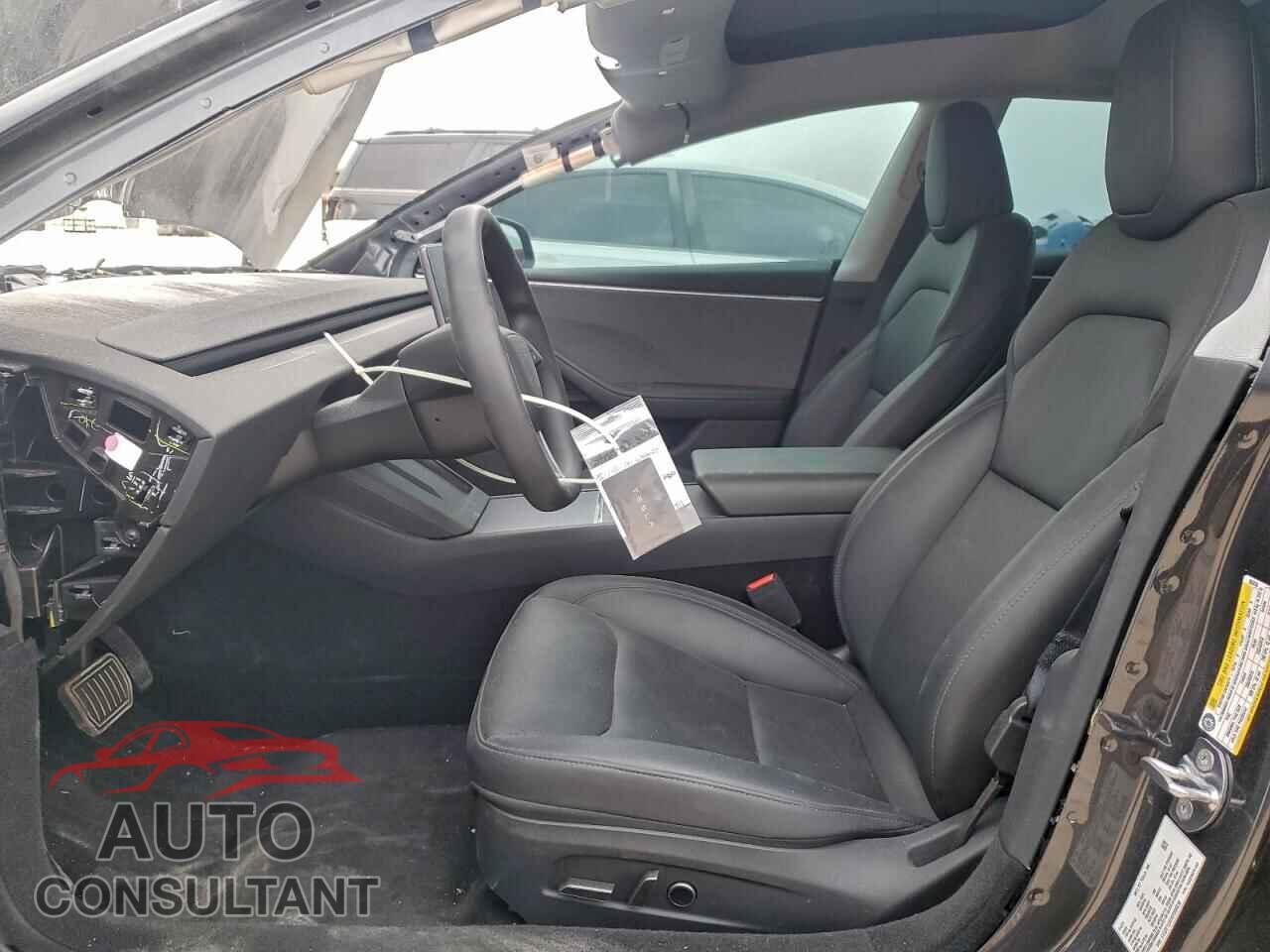 TESLA MODEL 3 2025 - 5YJ3E1EA5SF006838