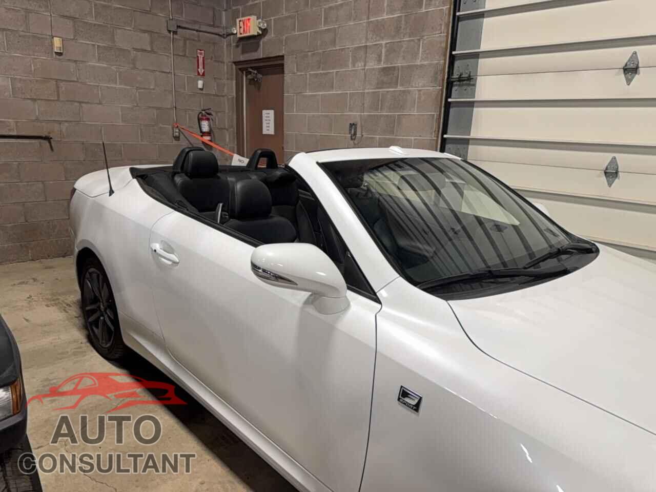 LEXUS IS 2015 - JTHFF2C24F2531960