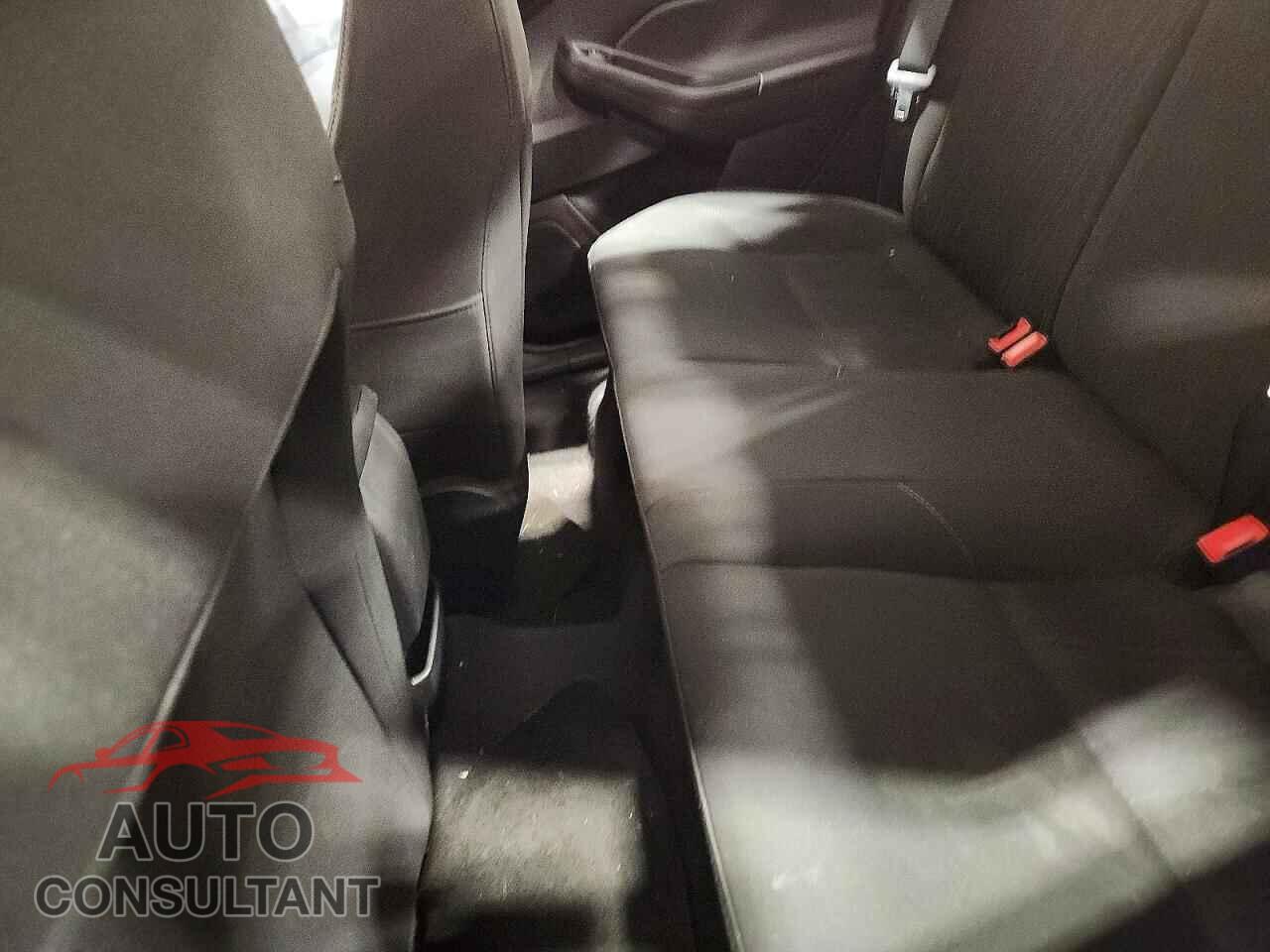 FORD FOCUS 2018 - 1FADP3FE0JL201338
