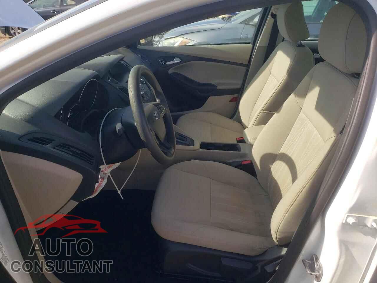 FORD FOCUS 2015 - 1FADP3F24FL214817