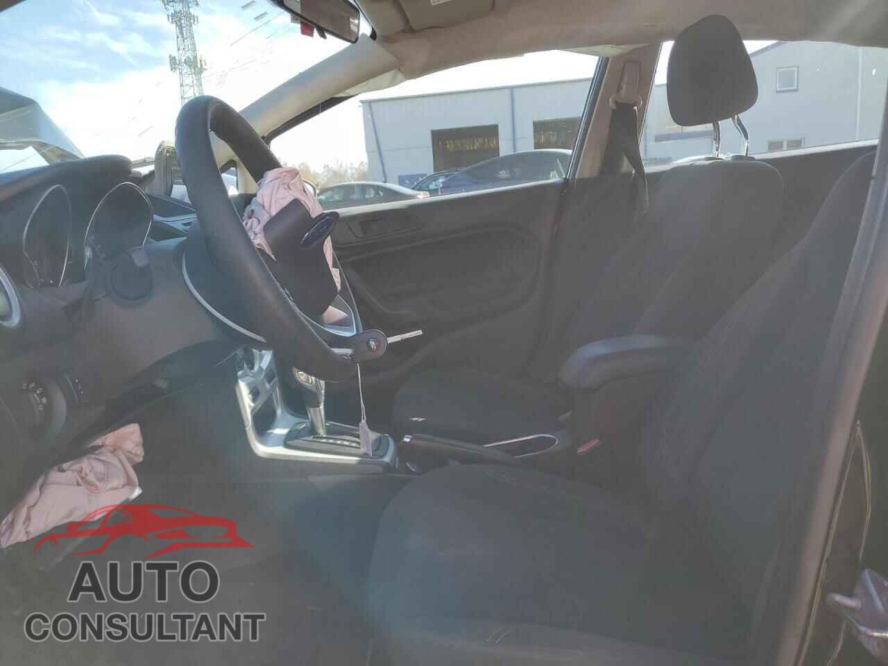 FORD FIESTA 2018 - 3FADP4EJ4JM107790