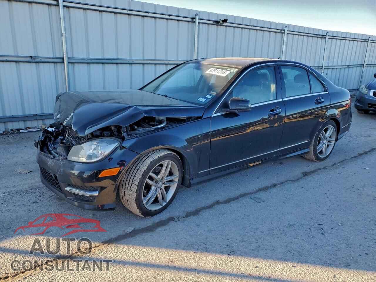 MERCEDES-BENZ C-CLASS 2013 - WDDGF4HB7DR242575