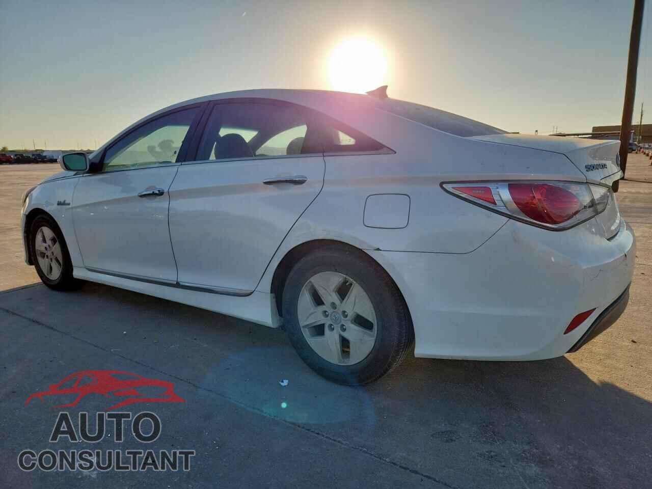 HYUNDAI SONATA 2012 - KMHEC4A41CA041866