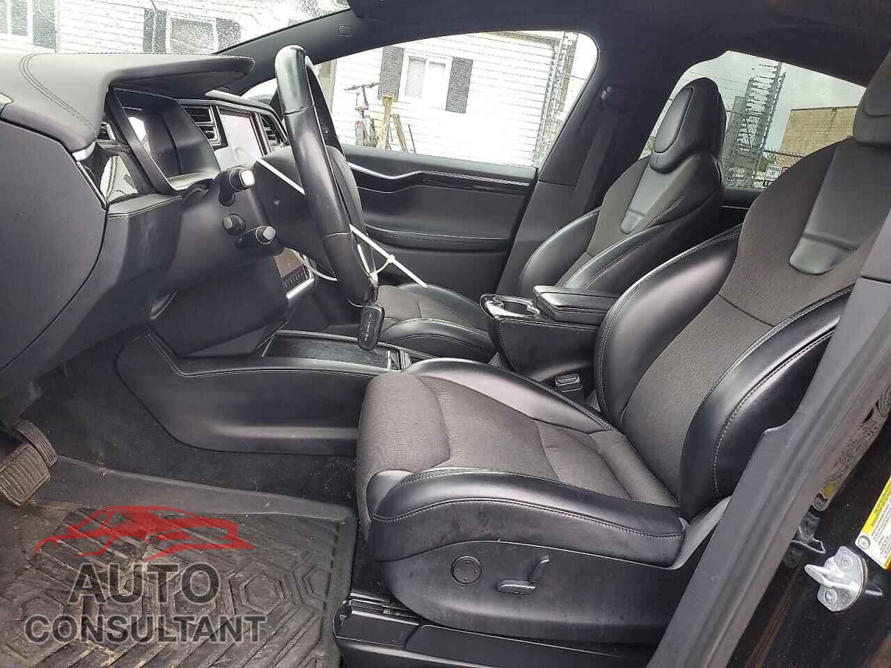 TESLA MODEL X 2017 - 5YJXCBE28HF048046
