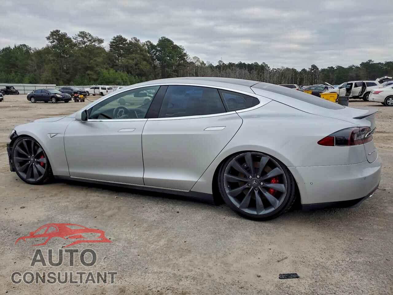 TESLA MODEL S 2015 - 5YJSA1E45FF120281