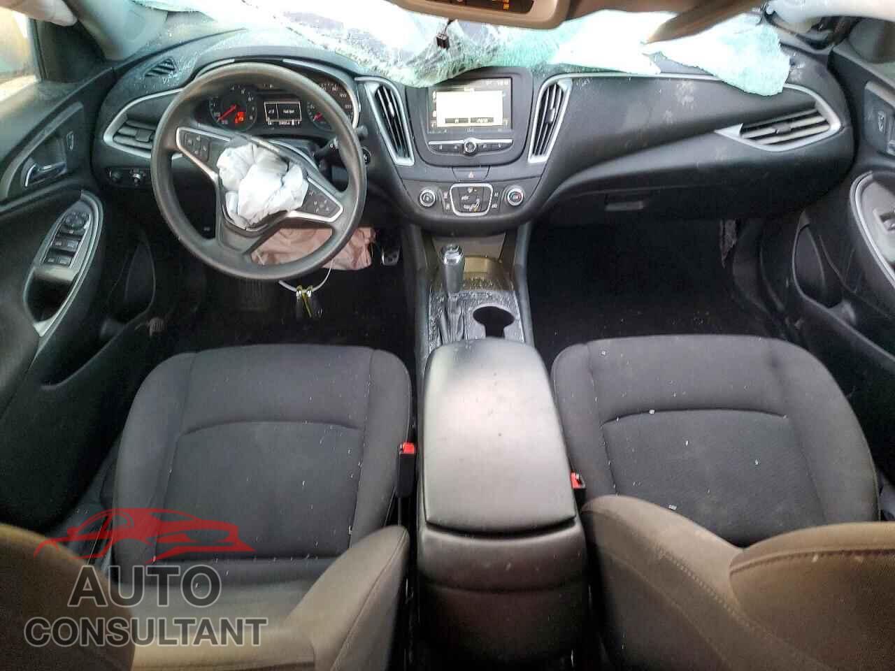 CHEVROLET MALIBU 2017 - 1G1ZB5ST3HF273473