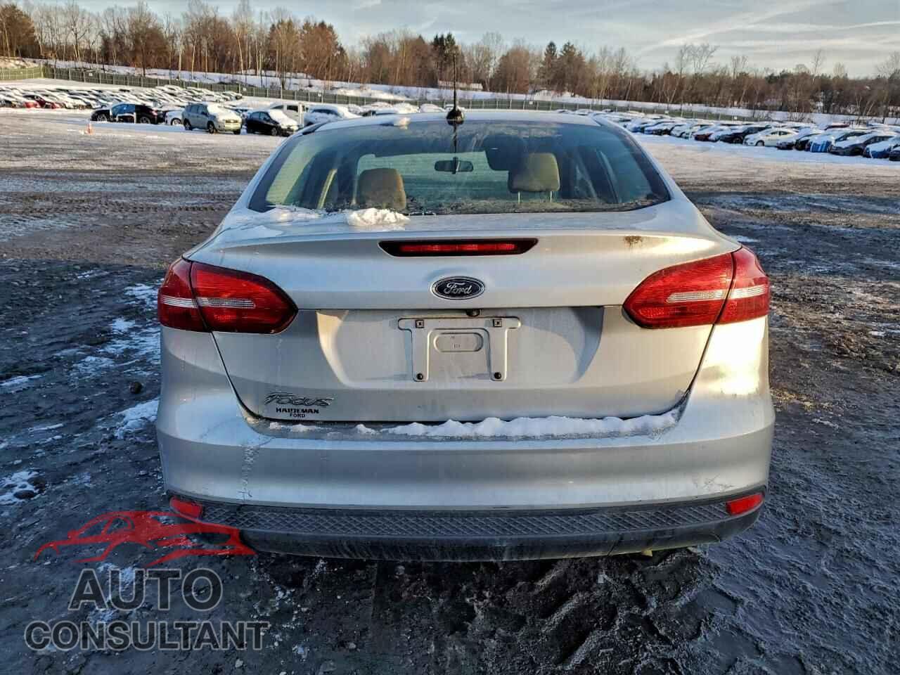 FORD FOCUS 2017 - 1FADP3E20HL281371
