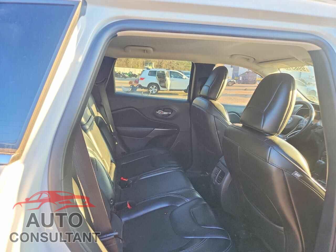 JEEP GRAND CHER 2019 - 1C4PJLLB2KD324363