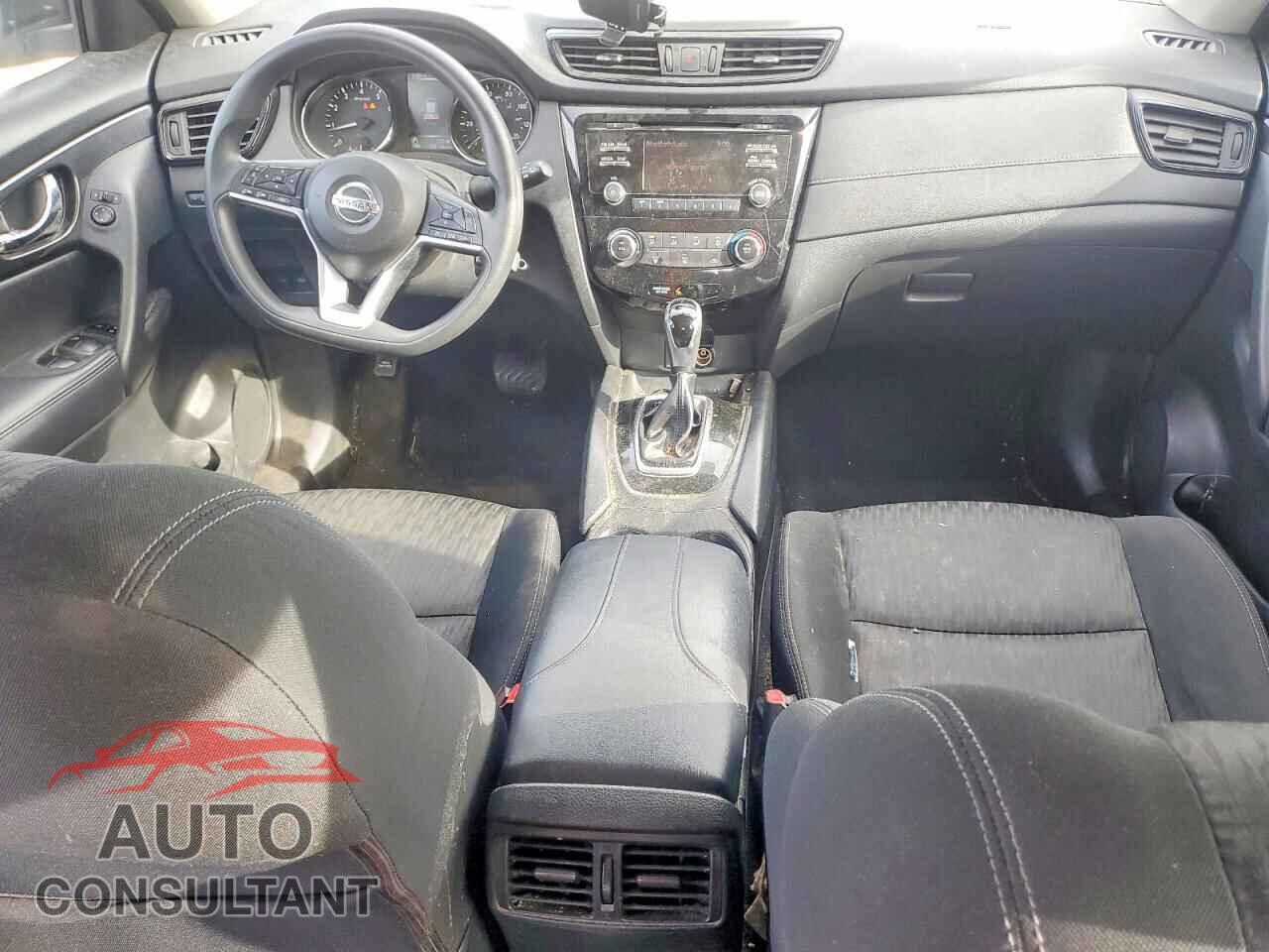 NISSAN ROGUE 2017 - KNMAT2MT8HP532174
