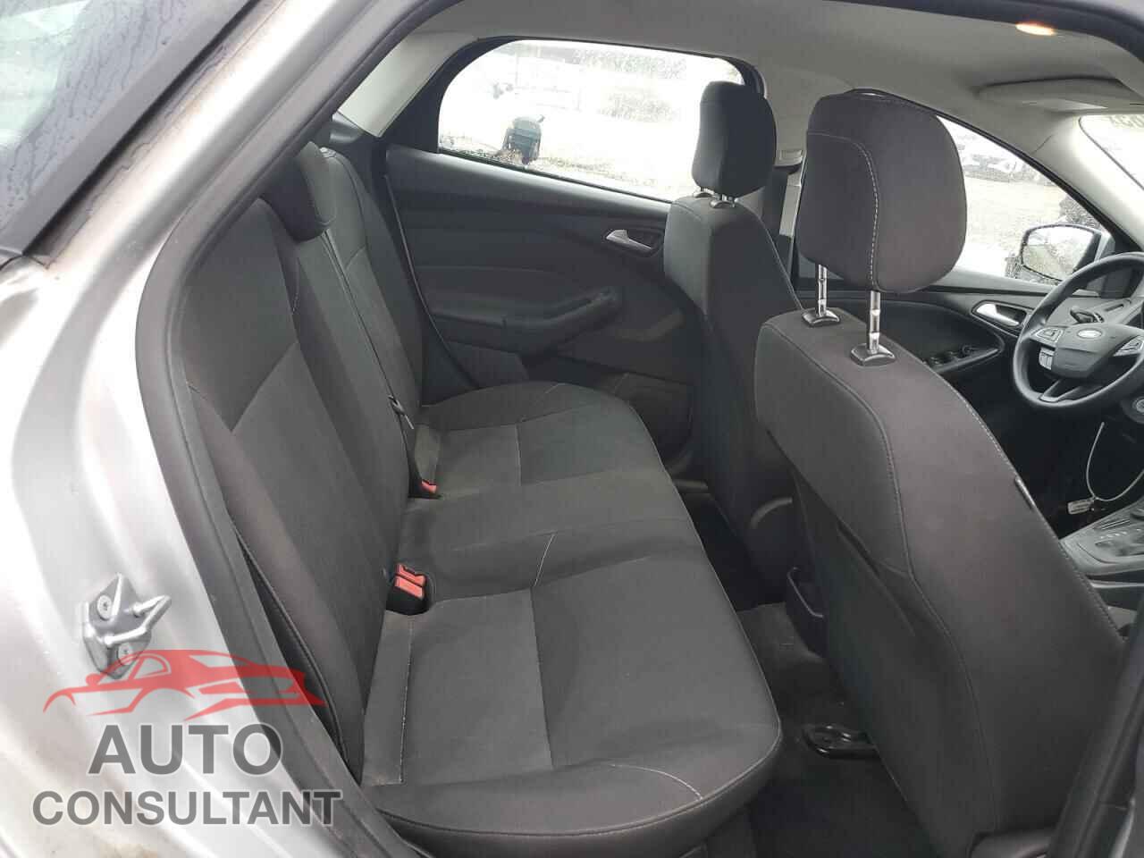 FORD FOCUS 2018 - 1FADP3F27JL201505