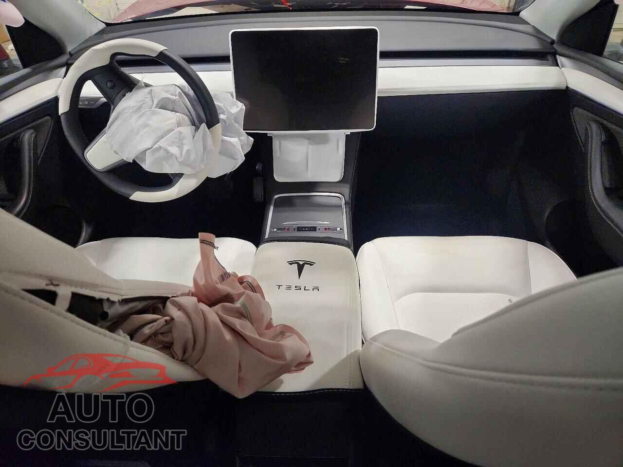 TESLA MODEL Y 2024 - 7SAYGDEE5RF130481