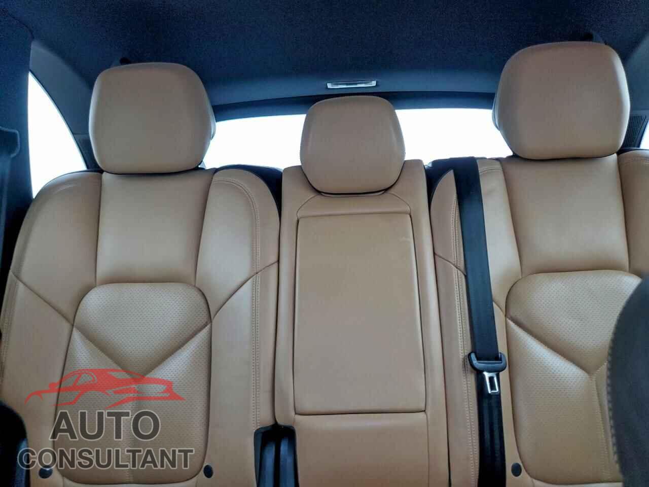 PORSCHE CAYENNE 2018 - WP1AA2A24JKA07678