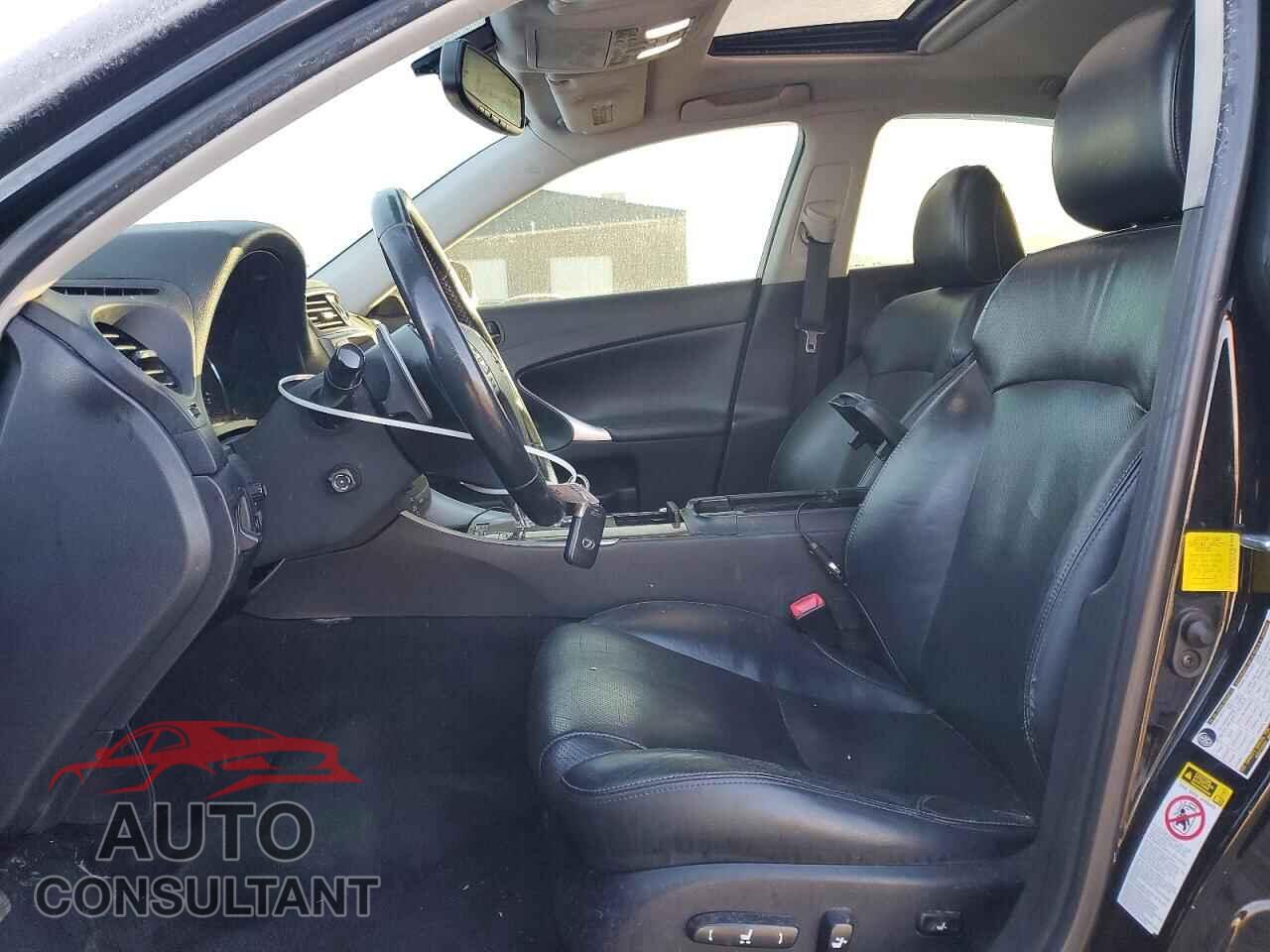 LEXUS IS 2011 - JTHCF5C28B5052485