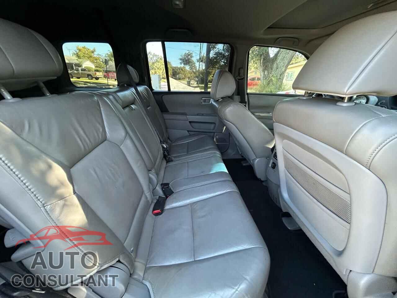 HONDA PILOT 2011 - 5FNYF3H50BB032258