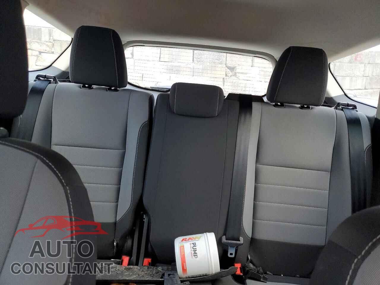 FORD ESCAPE 2017 - 1FMCU0F74HUD65013