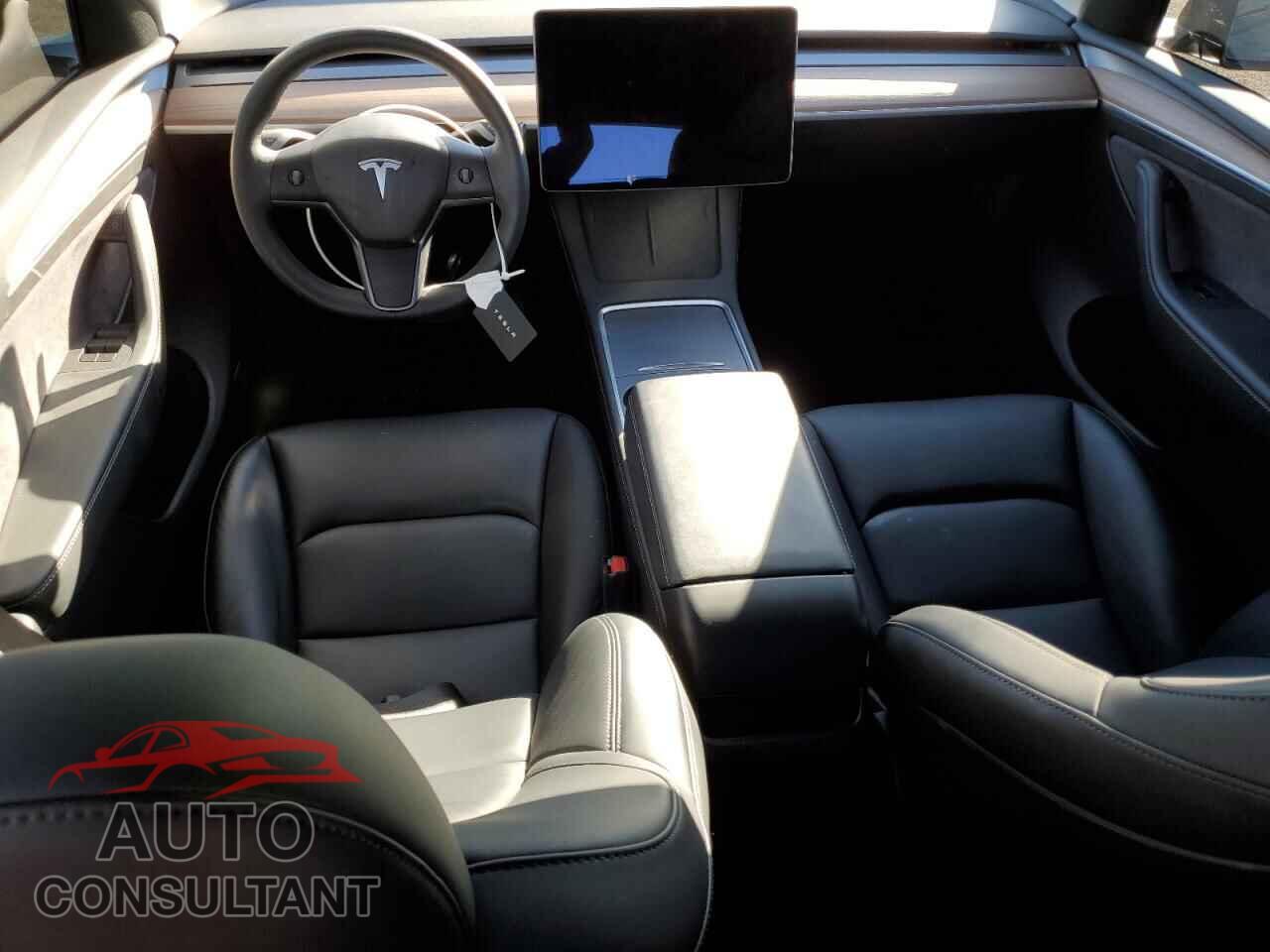 TESLA MODEL Y 2025 - 7SAYGDEE5SF233065
