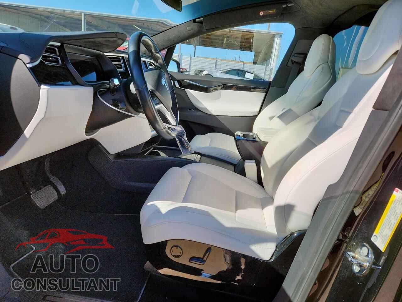 TESLA MODEL X 2017 - 5YJXCDE26HF037185