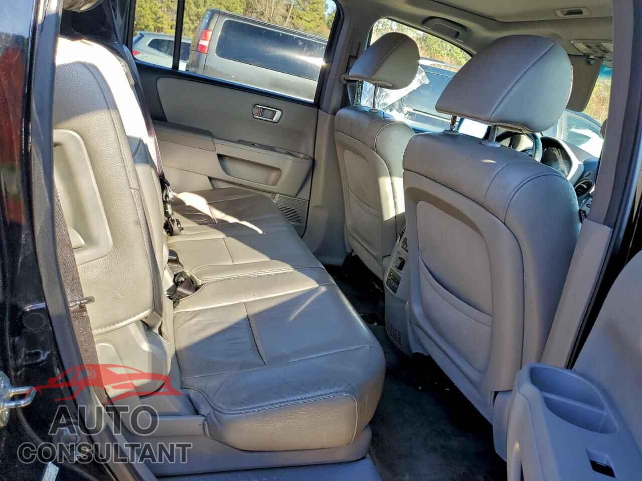 HONDA PILOT 2013 - 5FNYF4H64DB026903
